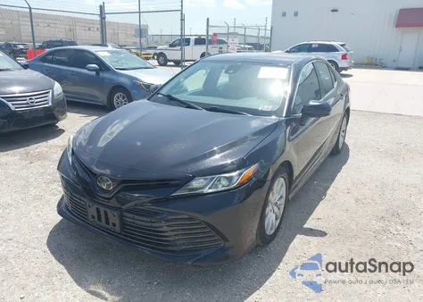 2018 Toyota Camry Le из США, поврежденный, VIN 4T1B11HK8JU658673